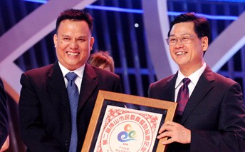 鳳鋁鋁業(yè)被評為“市民最喜愛的品牌企業(yè)”、“廣佛同城至愛佛山品牌”